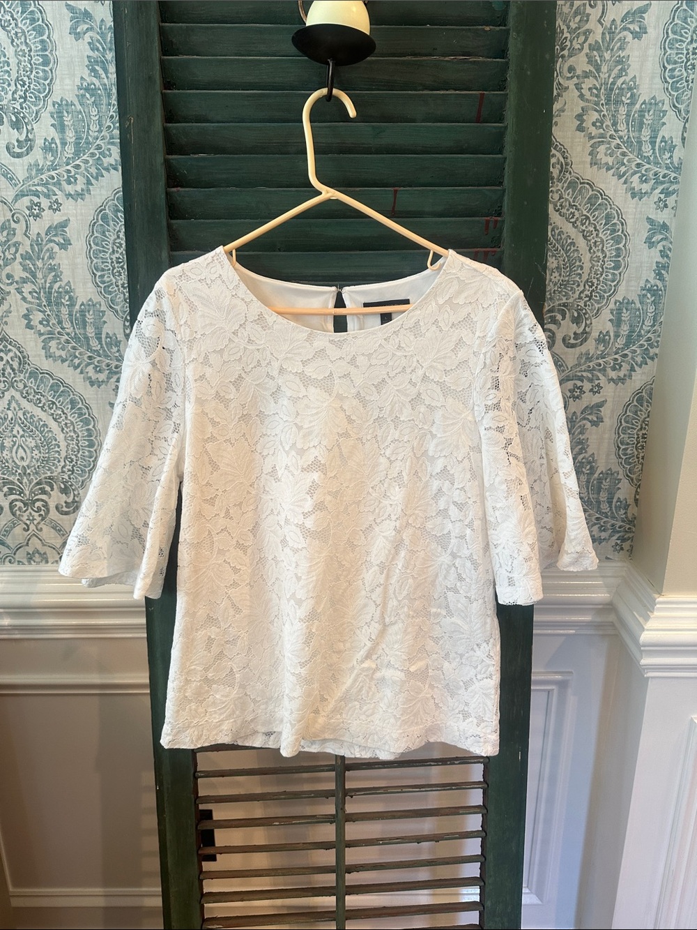 Banana Republic White Floral Lace Short-Sleeve Blouse